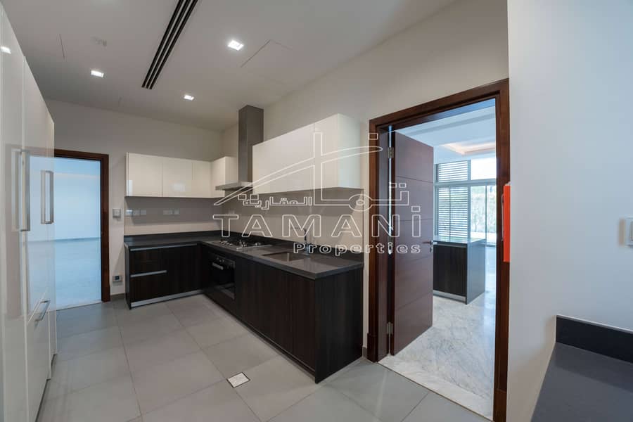 Phase One Vacant Corner Contemporary 5BR - Image 7