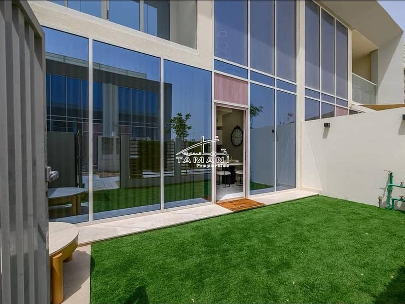 Exquisite 2BR Upgraded Townhouse | Fully Furnished - Image 31