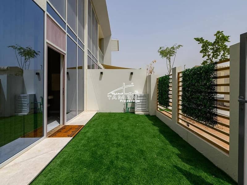 Exquisite 2BR Upgraded Townhouse | Fully Furnished - Image 32