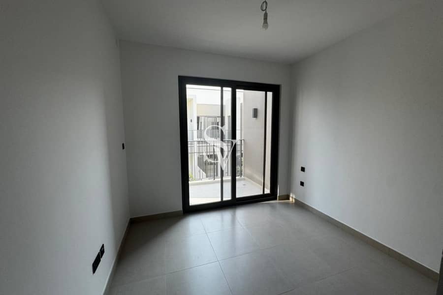 Upgraded Near To Pool And Park | Single Row - Image 9