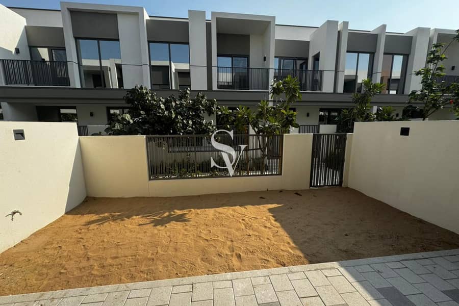 Upgraded Near To Pool And Park | Single Row