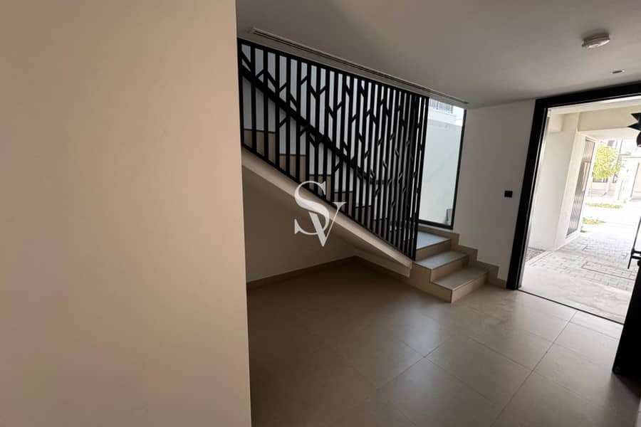 Upgraded Near To Pool And Park | Single Row - Image 14