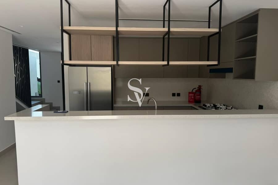 Upgraded Near To Pool And Park | Single Row - Image 15