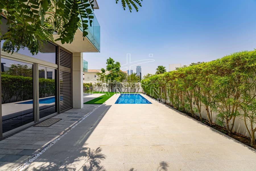 Phase One Vacant Corner Contemporary 5BR - Image 24