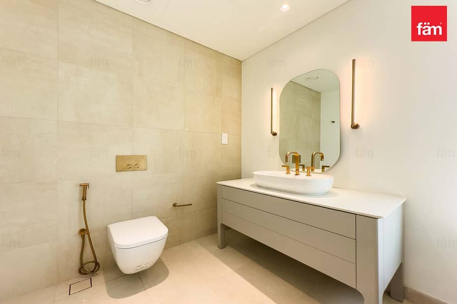 SINGLE ROW CORNER UNIT| BURJ VIEWl NEAR AMENITIES - Image 11