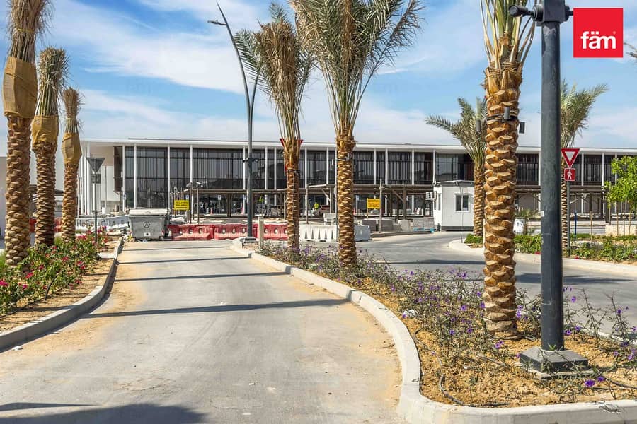 SINGLE ROW CORNER UNIT| BURJ VIEWl NEAR AMENITIES - Image 20