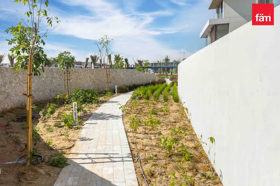 SINGLE ROW CORNER UNIT| BURJ VIEWl NEAR AMENITIES - Image 21