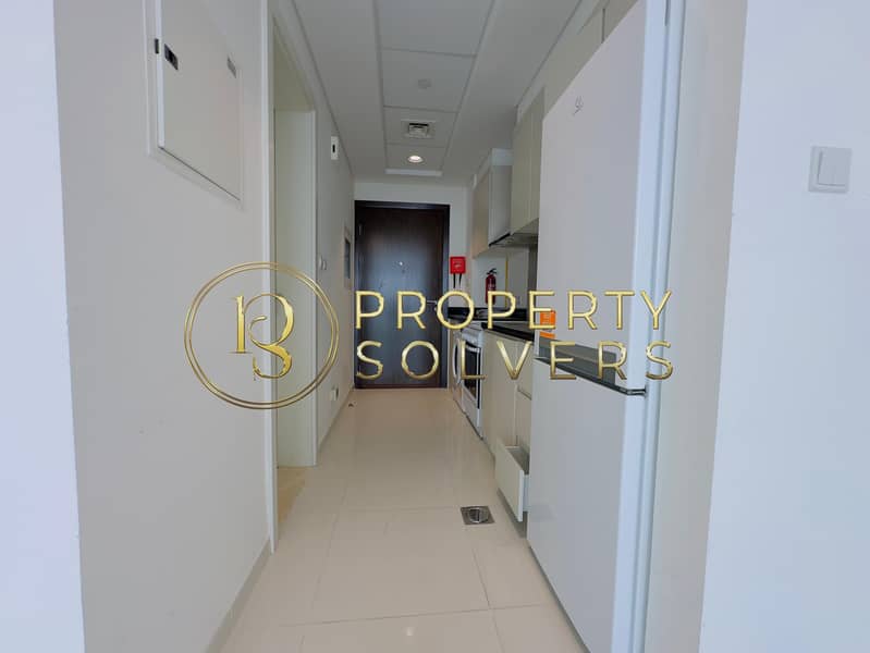 Modern Studio | Well Maintained | Huge Layout - Image 6