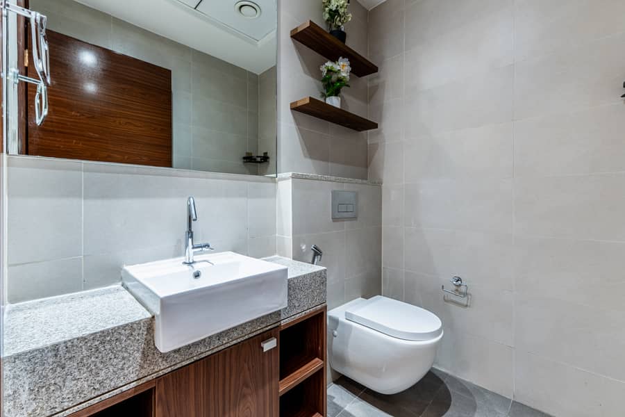 20 Washroom 1. jpg
