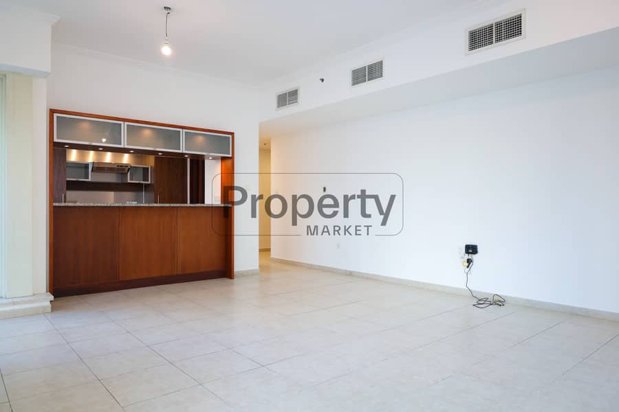 Elegant Apartment | Marina City Views | Bright 1BR - Image 8