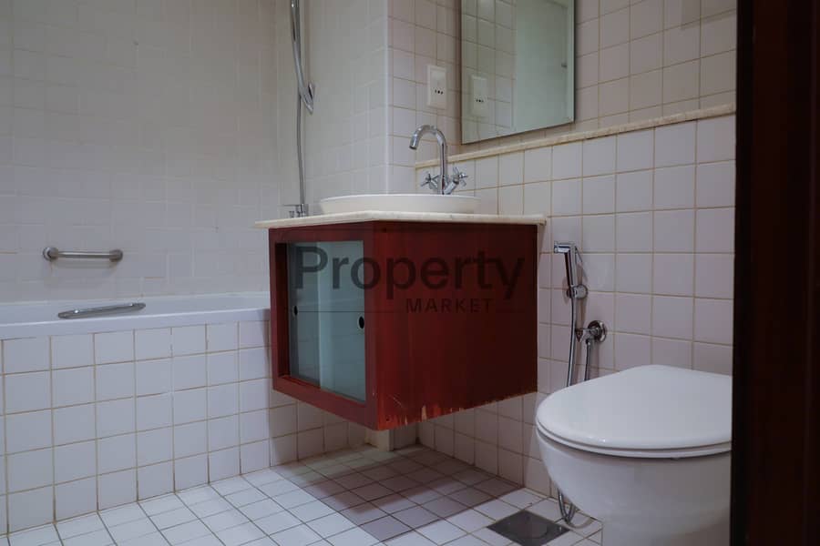 Elegant Apartment | Marina City Views | Bright 1BR - Image 12