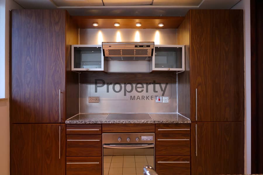 Elegant Apartment | Marina City Views | Bright 1BR - Image 13
