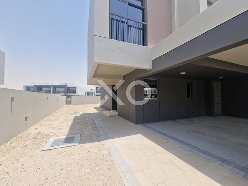 Single Row | Huge Garden | Next To Beach