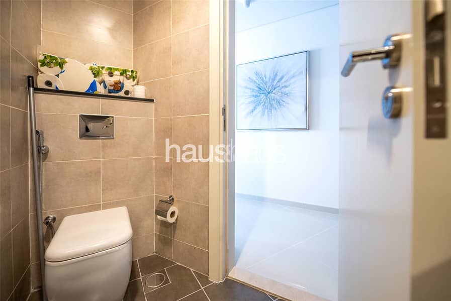 Exclusive | Premium Furniture | Bright and Airy - Image 12