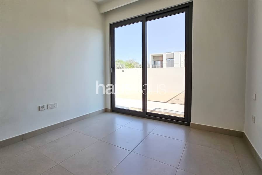 All Upgrades | Garage | Large Plot - Image 6