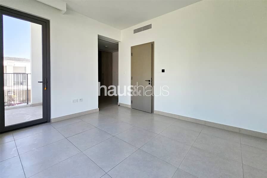 All Upgrades | Garage | Large Plot - Image 12