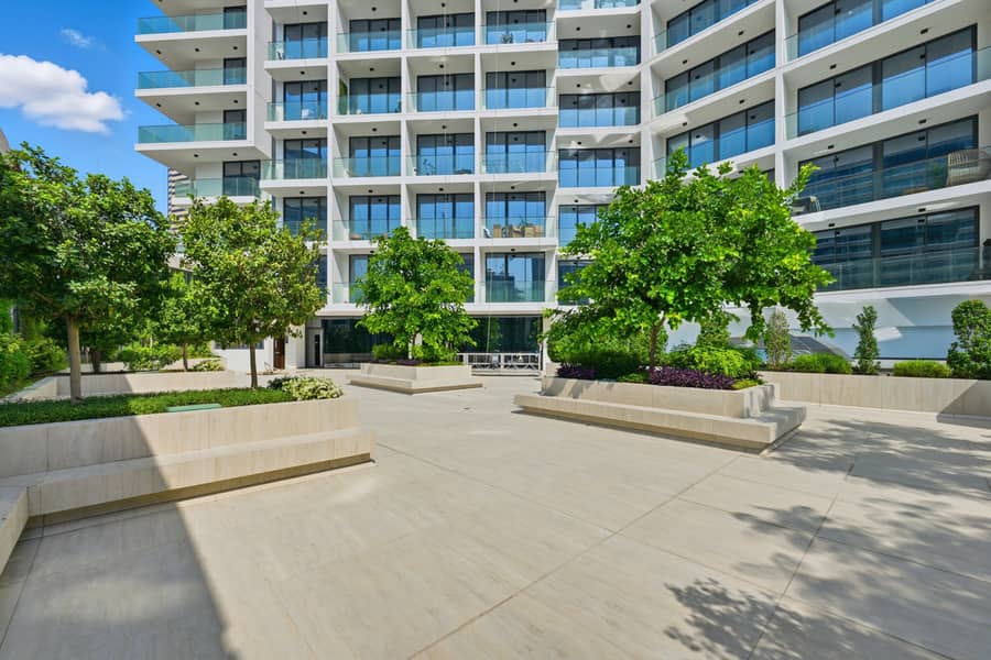 New, Bright & Cozy 1BD at Paragon by IGO, Dubai - Image 9