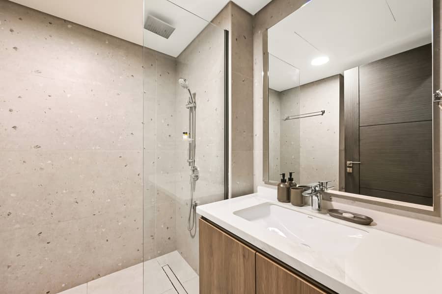 New, Bright & Cozy 1BD at Paragon by IGO, Dubai - Image 25