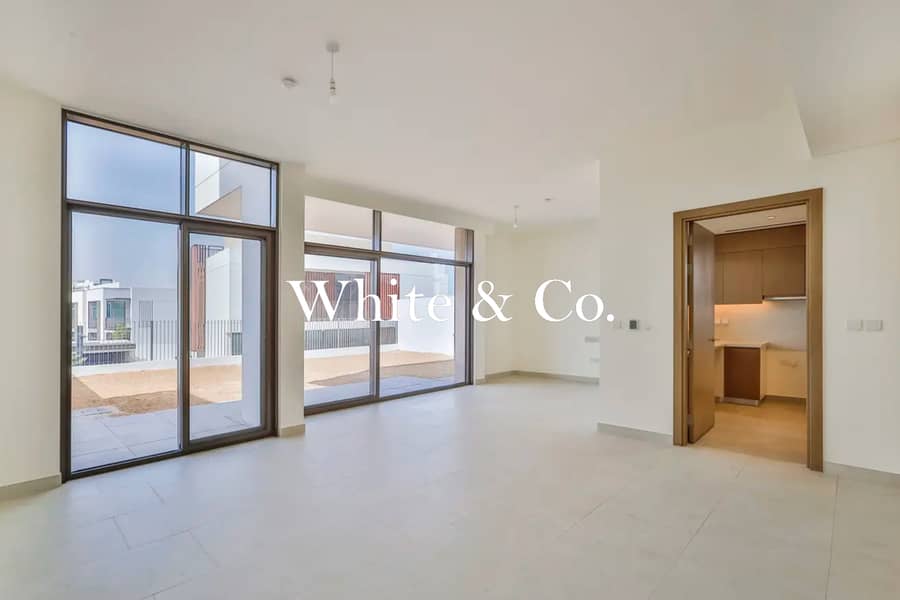 Internal | On Park & Pool | Single Row