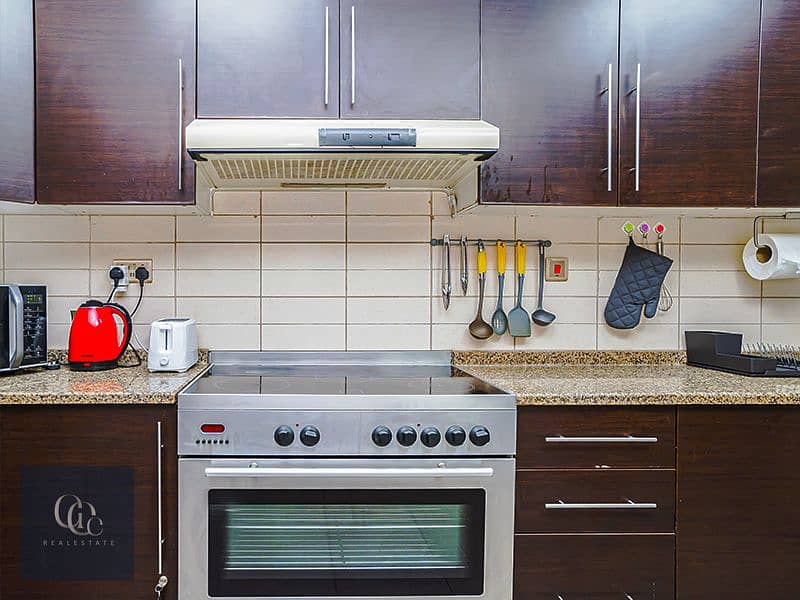 Easy Access to Metro | High floor with Balcony | Upgraded and Equipped - Image 10