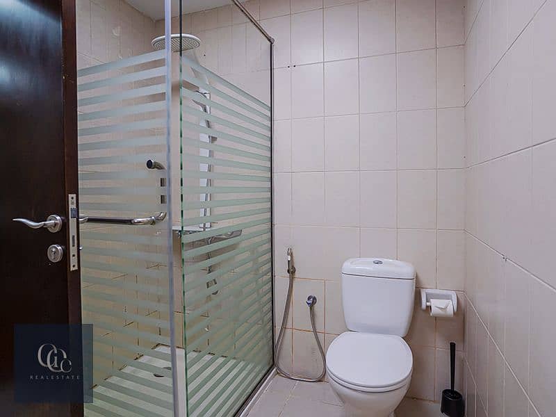 Easy Access to Metro | High floor with Balcony | Upgraded and Equipped - Image 14