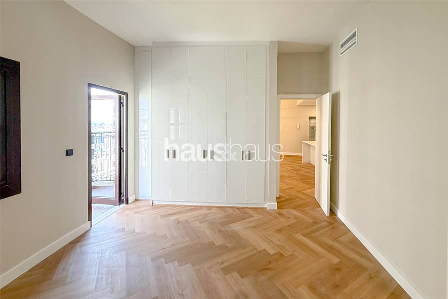 Upgraded | Community View | Mid Floor