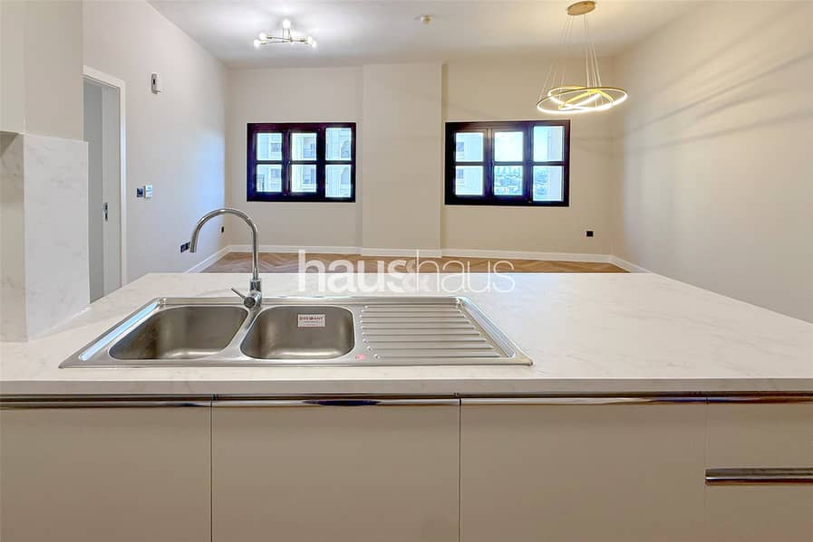 Upgraded | Community View | Mid Floor