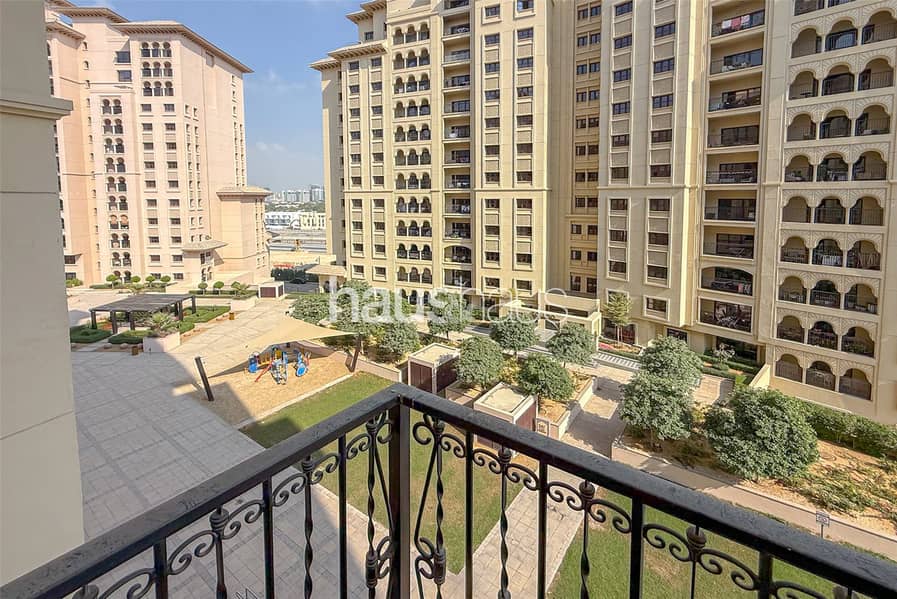 Upgraded | Community View | Mid Floor - Image 8