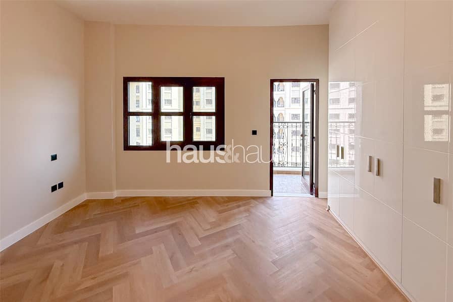 Upgraded | Community View | Mid Floor - Image 9