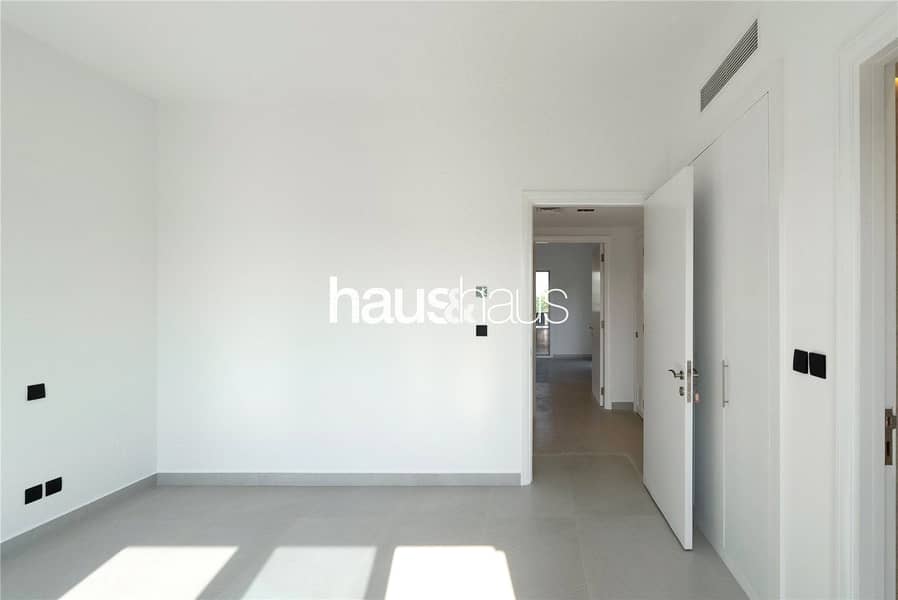 Fully Upgraded | 3 Bedrooms | Vacant Now - Image 8