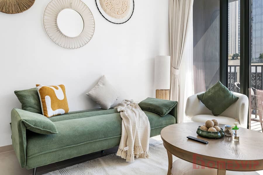 Luxurious 1BR | Modern Apartment | Balcony & Pool