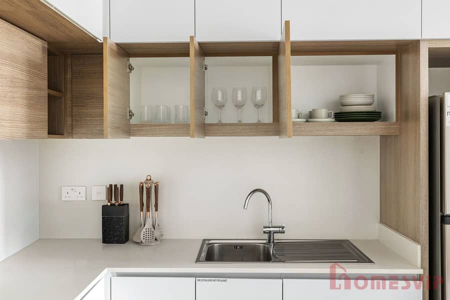 Luxurious 1BR | Modern Apartment | Balcony & Pool - Image 14