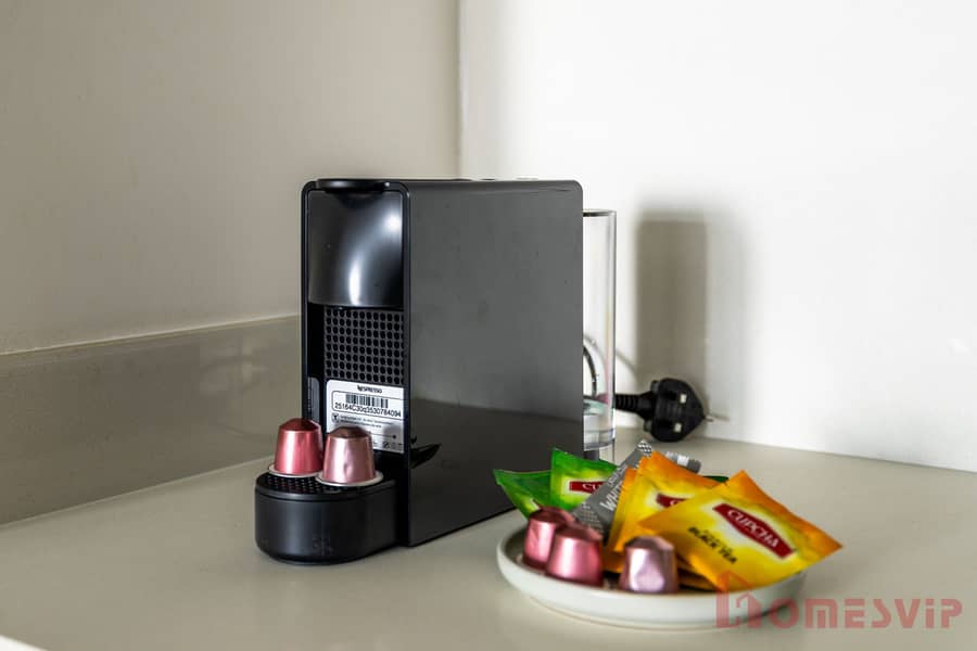 Luxurious 1BR | Modern Apartment | Balcony & Pool - Image 15