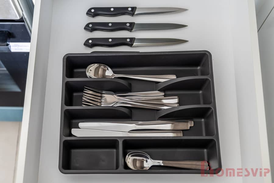 Luxurious 1BR | Modern Apartment | Balcony & Pool - Image 16