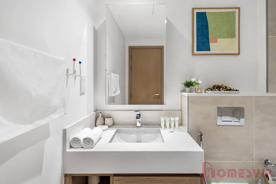 Luxurious 1BR | Modern Apartment | Balcony & Pool - Image 24