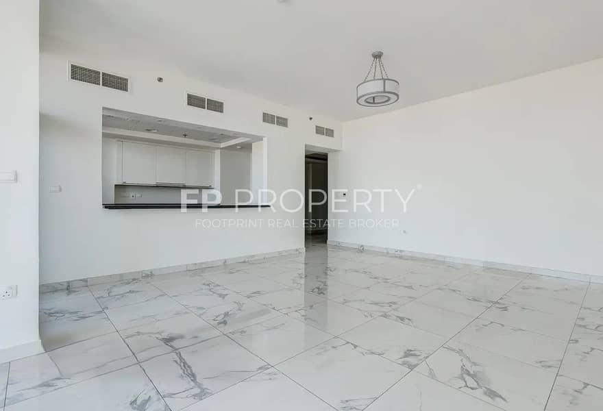 Luxurious 3+Maid Room Flat | Sea View | High Floor - Image 8