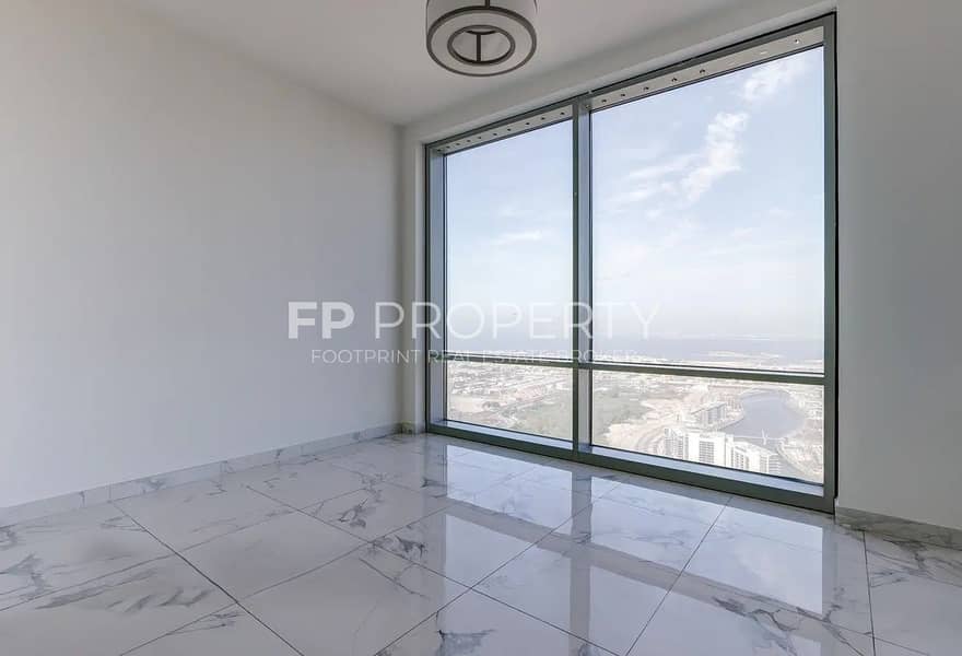 Luxurious 3+Maid Room Flat | Sea View | High Floor - Image 9