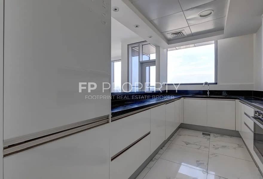 Luxurious 3+Maid Room Flat | Sea View | High Floor - Image 12