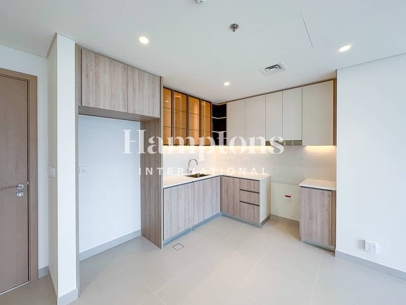 Full Park view | Vacant | Brand New | Spacious - Image 7