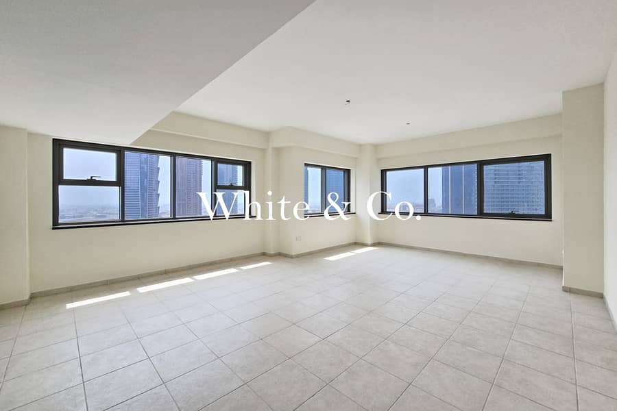 Spacious layout | High Floor | Vacant