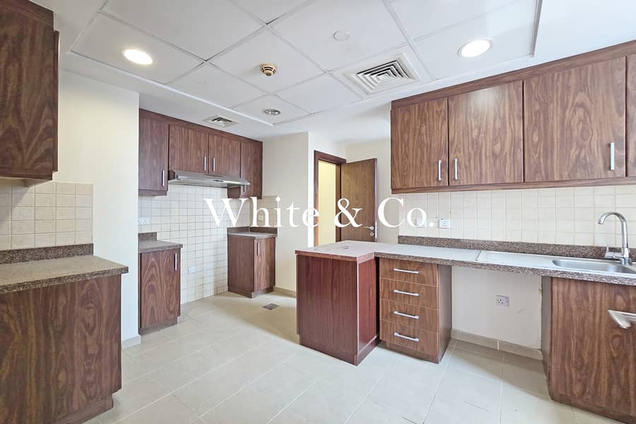 Spacious layout | High Floor | Vacant