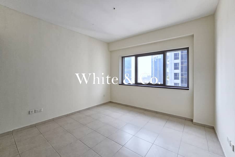 Spacious layout | High Floor | Vacant - Image 9