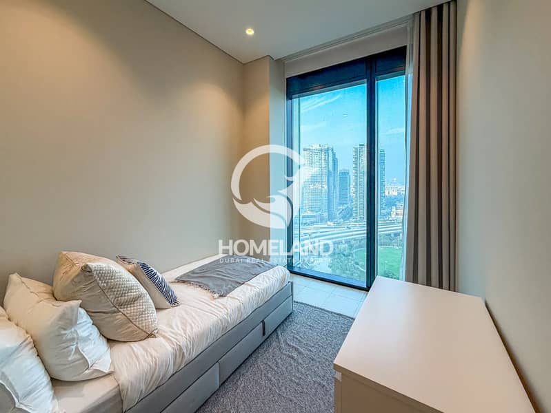 Original Show Unit | Maids | Brand New | Burj View - Image 17