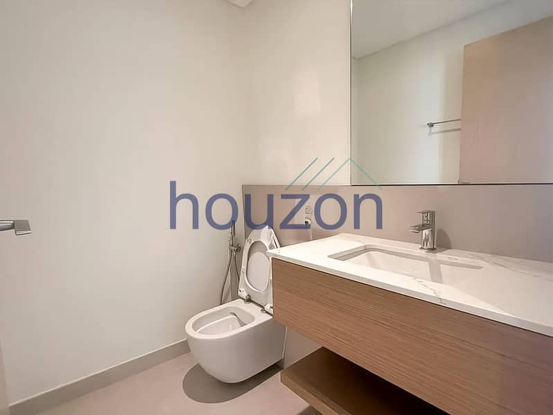 Spacious 3BR+ M\R | Balcony | Full Park View - Image 7