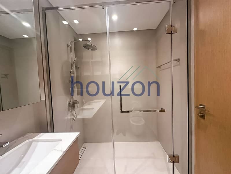 Spacious 3BR+ M\R | Balcony | Full Park View - Image 10