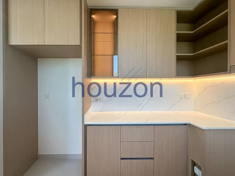 Spacious 3BR+ M\R | Balcony | Full Park View - Image 11