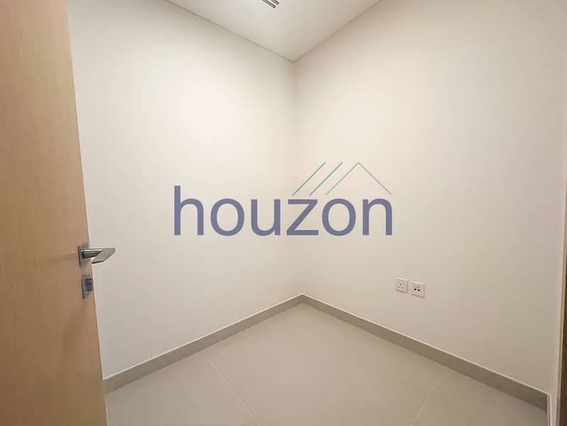 Spacious 3BR+ M\R | Balcony | Full Park View - Image 16