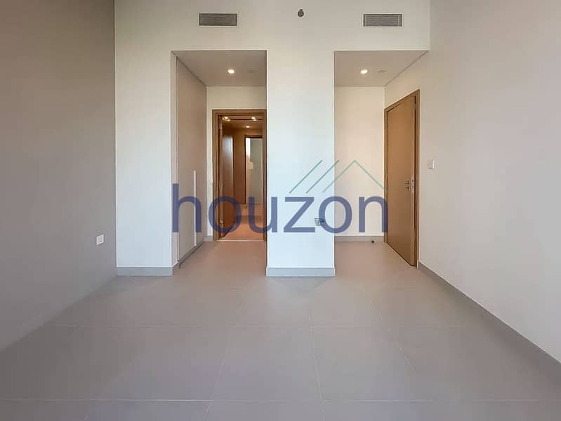 Spacious 3BR+ M\R | Balcony | Full Park View - Image 20