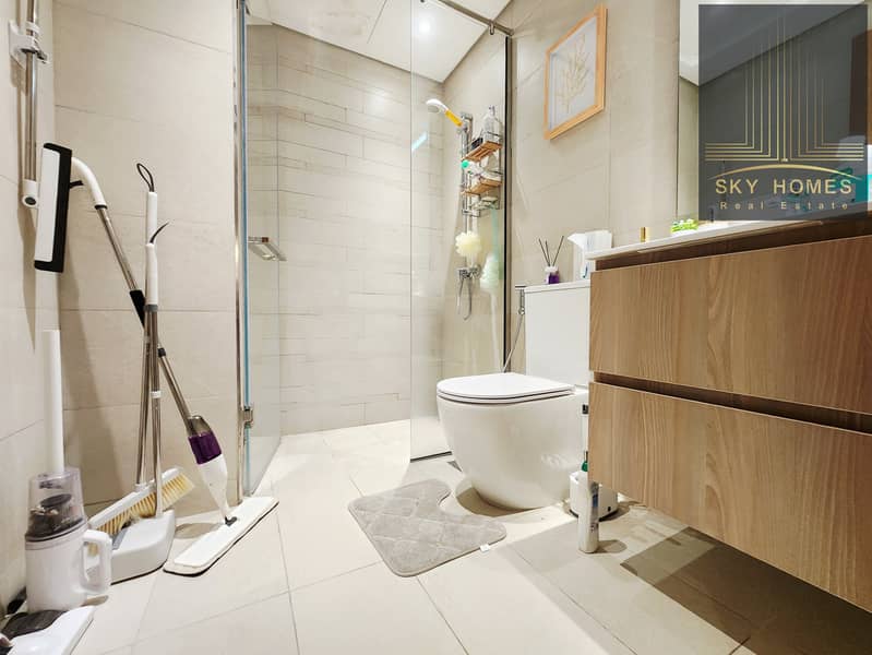 Luxury Fully Furnished Studio Apartment With Burj Khalifa view - Image 9