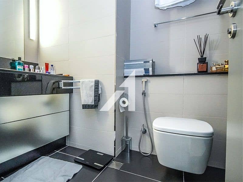 Upgraded| Furnished| Corner Unit| Vacant on Jan 15 - Image 15